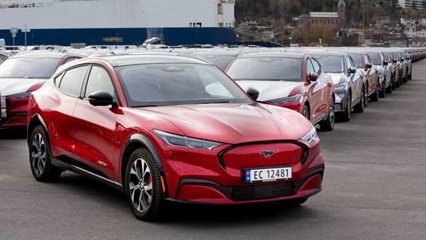 说明: Ford Starts Mustang Mach-E Deliveries In Norway