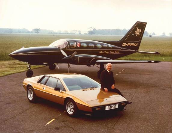 Colin-Chapman-Lotus-Esprit-JPS-plane