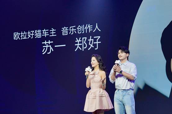 图片包含 人, 女人, 站, 照片  AI 生成的内容可能不正确。