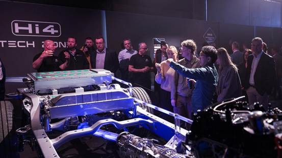 /Volumes/数据库/销量传播/2025.10月销量/通稿/【通稿配图】凸显产品力优势 长城汽车10月销售新车XX.XX万辆 同比增长XX.XX%/8.jpg8