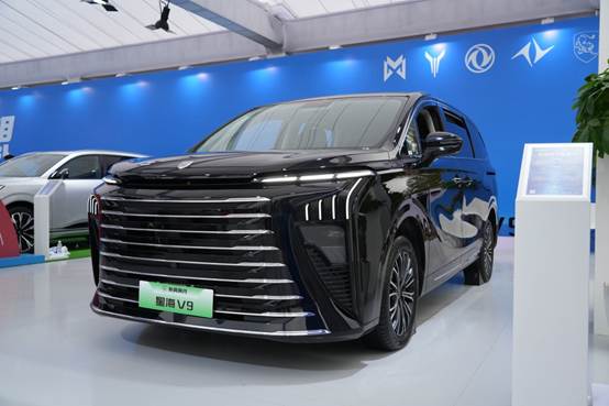 蓝色的汽车 AI 生成的内容可能不正确。