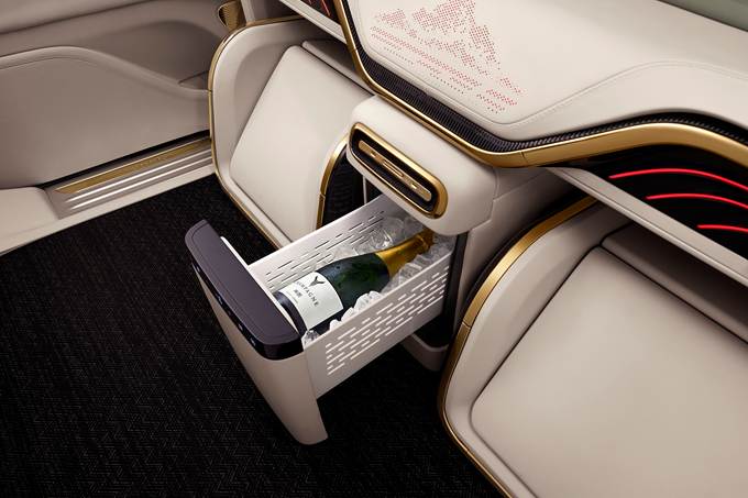 岚图梦想家四座前排冰箱+RGB+小