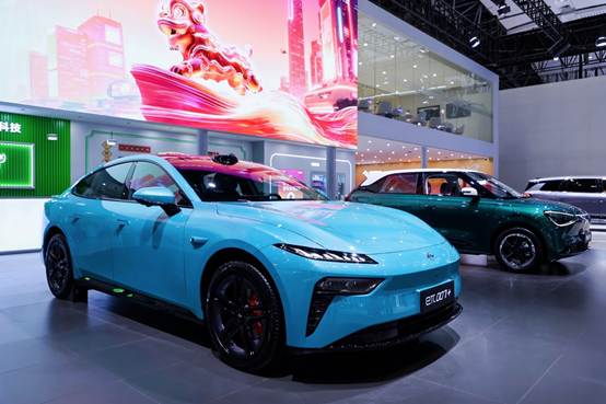 蓝色的汽车  AI 生成的内容可能不正确。