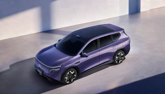 蓝色的汽车 AI 生成的内容可能不正确。