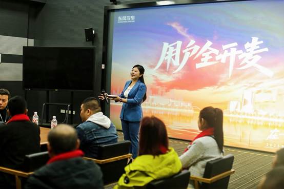 会议室里的人们  AI 生成的内容可能不正确。