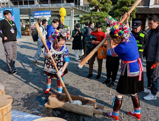 小孩们在街道上  AI 生成的内容可能不正确。