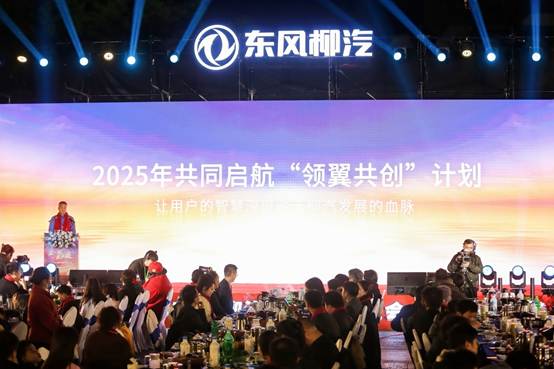 人们在看台上的人和观众  AI 生成的内容可能不正确。