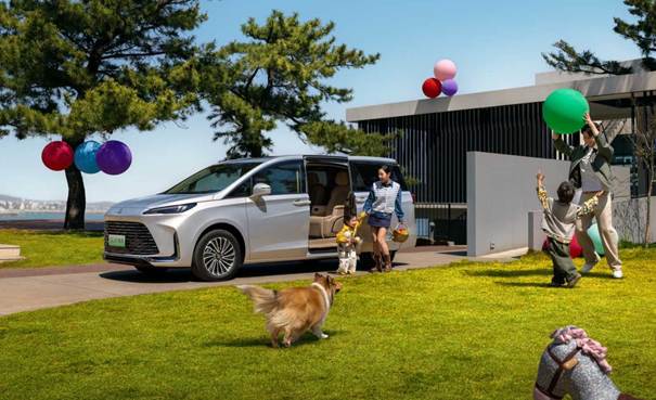 人们在草地上玩飞盘的狗  AI 生成的内容可能不正确。