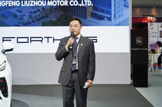 穿西装的男人站在一起 AI 生成的内容可能不正确。