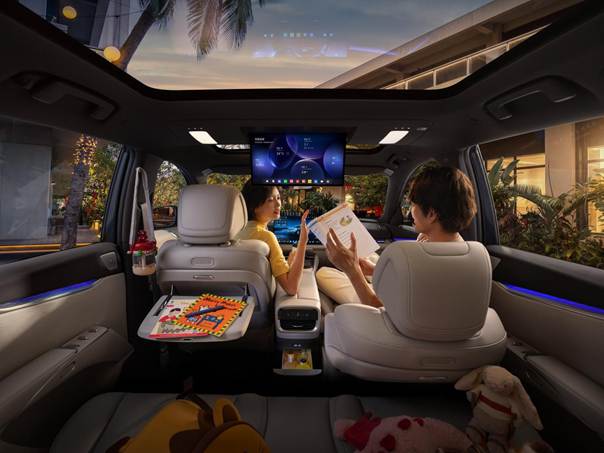 5、别克至境E7一句话控制座椅、氛围灯、车载香氛、二排影院屏等配置