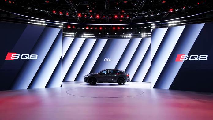 3、奥迪SQ8上市,将赛道级性能与赛车运动精神融入日常驾驶